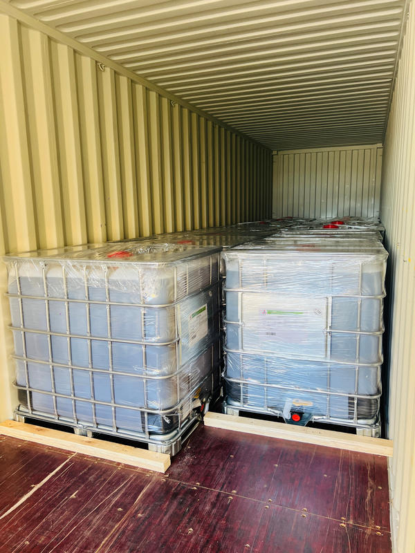 Krystalicznie Przezroczysta Żywica Epoksydowa w Płynie do Komponentów Izolacyjnych Elektrycznych 10-35kV z Mlecznobiałą Lepką Cieczą